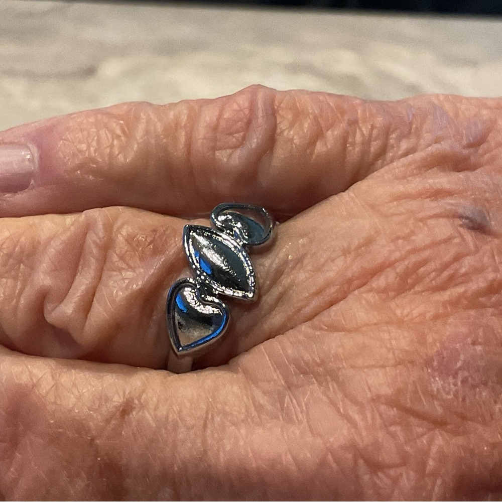 Silvertone fashion ring heart design handmade size 9